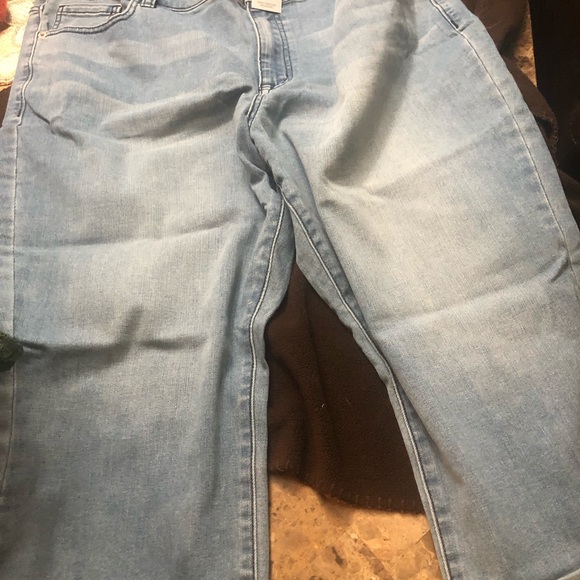 Capris - Picture 5 of 5